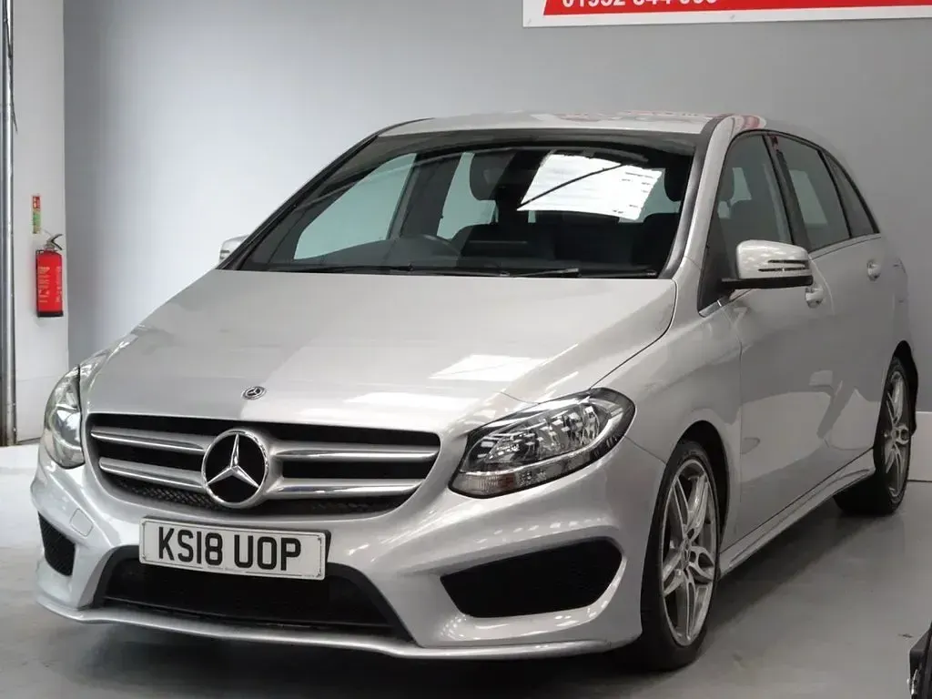 Used Mercedes B180 AMG line 109 HP (80 kW) 2018 Silver Hatchback
