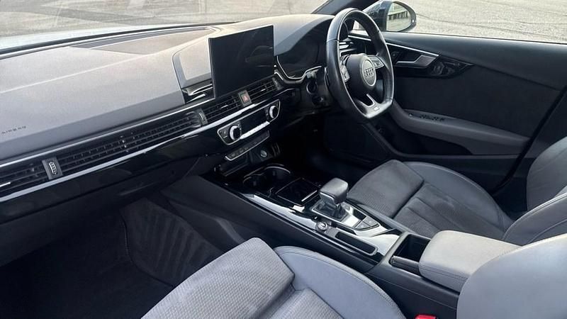 Used Audi A4 Black Edition 163 HP (119 kW) 2021 1,000 miles Sedan