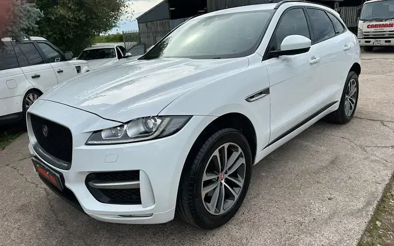 Usado Jaguar F-Pace R-Sport 179 HP (131 kW) 2020 SUV
