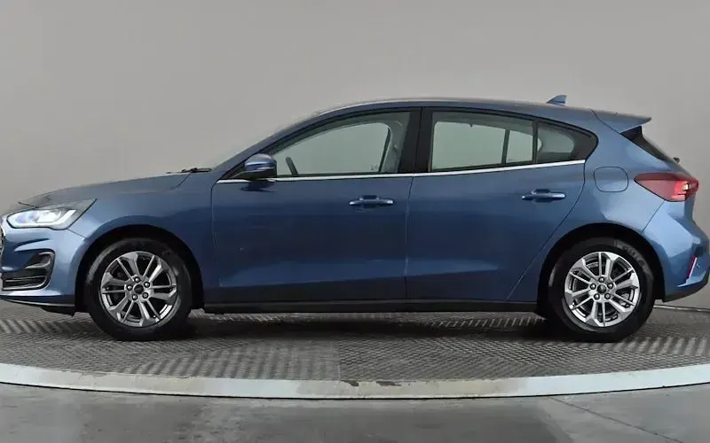 Used Ford Focus Titanium 155 HP (114 kW) 2023 Blue Hatchback