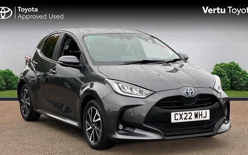 Used 2025 Toyota Yaris Hybrid Design Hatchback | £17,094 (Super price) - Image 1/4