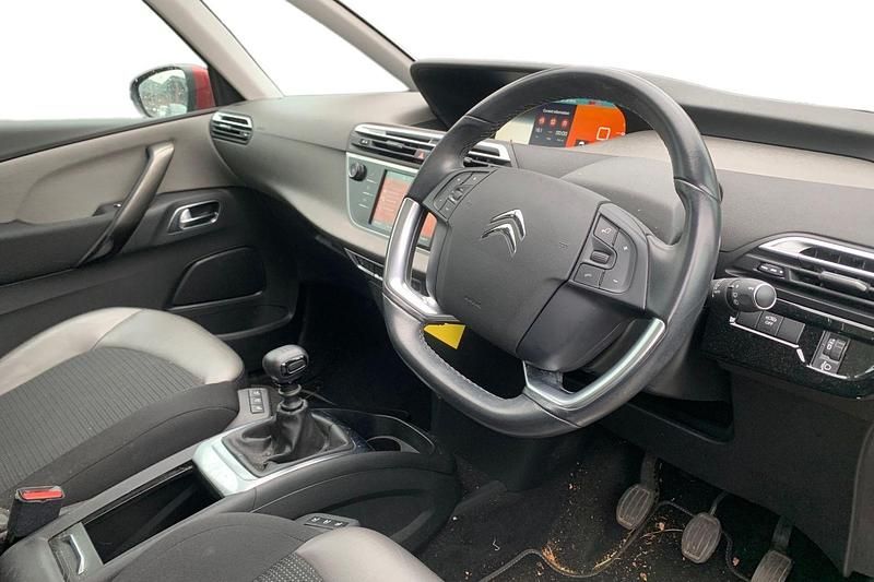 Used Citroën Grand C4 Picasso Flair 130 HP (95 kW) 2019 Red MPV