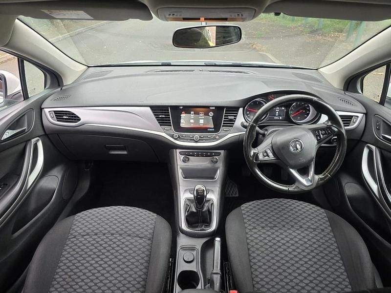 Used Vauxhall Astra 2017 White Estate