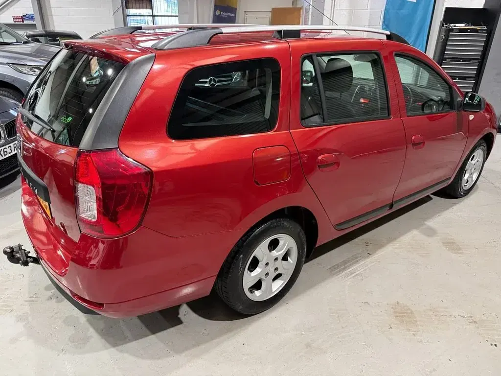 Used Dacia Logan MCV Lauréate 90 HP (66 kW) 2015 Red Estate