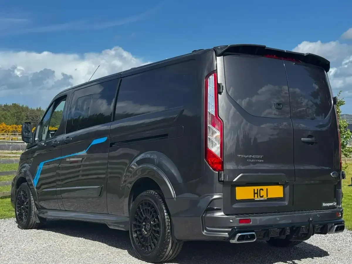 Begagnad Ford Transit Custom Limited 170 HK (125 kW) 2022 Grå Kombi