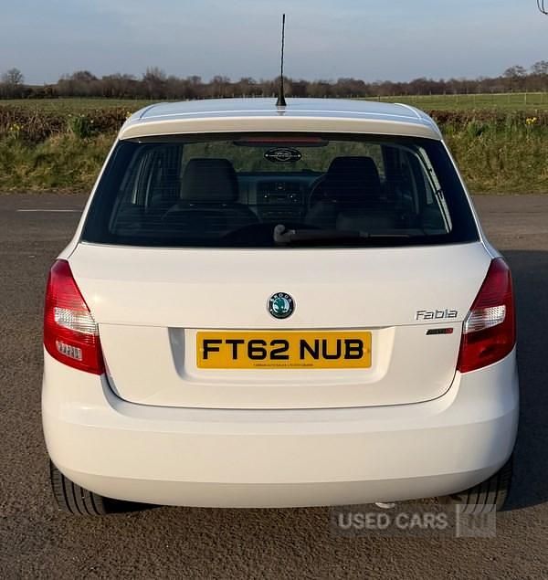 Begagnad Skoda Fabia Elegance 90 HK (66 kW) 2012 Vit Halvkombi