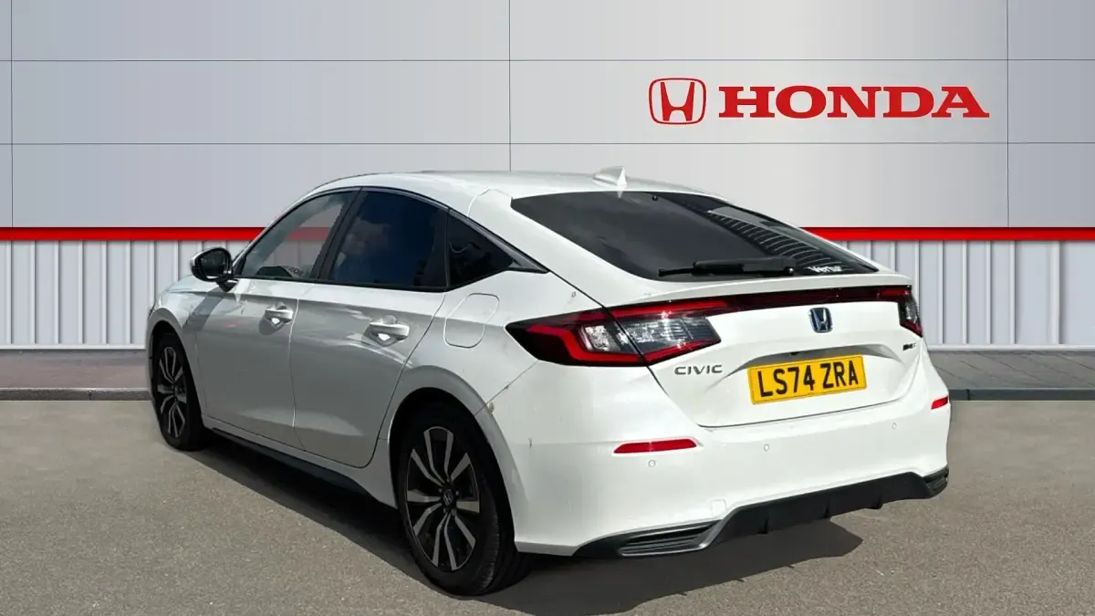 Used Honda Civic Elegance 143 HP (105 kW) 2024 White Hatchback