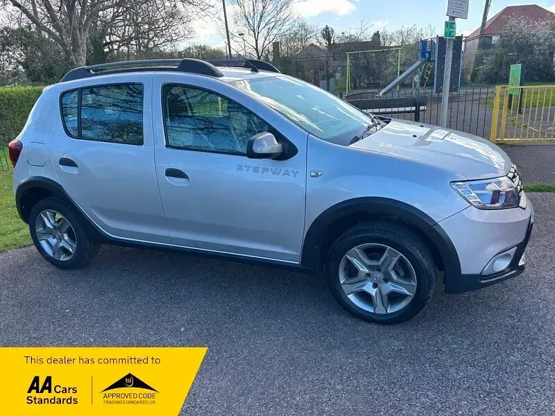 Used Dacia Sandero Comfort 90 HP (66 kW) 2018 Silver Hatchback