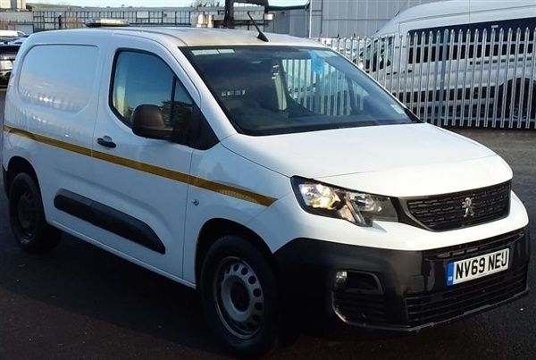 White Used 2020 Peugeot Partner S MPV | £10,182 (Fair price) - Image 1/1