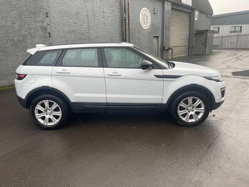 Used Land Rover Range Rover evoque SE 2016 White Estate