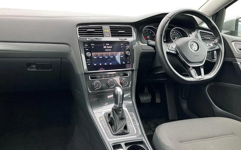 Used VW Golf VII SE 125 HP (91 kW) 2017 Silver Hatchback