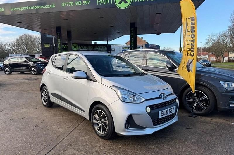 Silver Used 2019 Hyundai i10 Premium Hatchback | £6,295 (Good price) - Image 1/1
