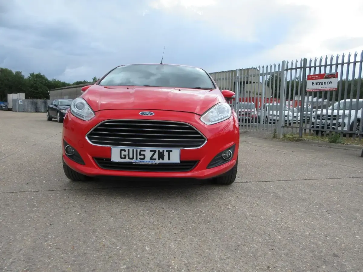 Used Ford Fiesta Titanium 120 HP (88 kW) 2015 Red Hatchback