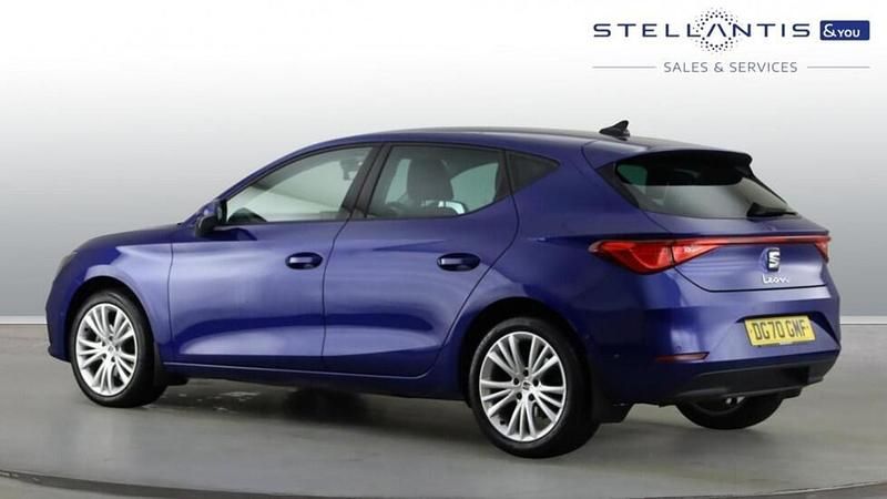 Used Seat Leon SE Dynamic 128 HP (94 kW) 2020 Blue Hatchback