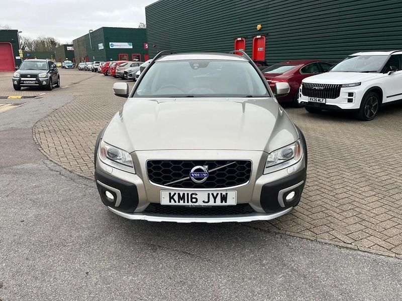 Used Volvo XC70 SE Lux 220 HP (161 kW) 2016 Gold Estate