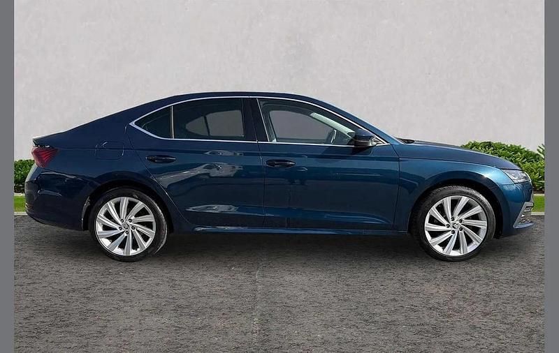 Used Skoda Octavia SE L First Edition 150 HP (110 kW) 2021 Petrol blue metallic Hatchback
