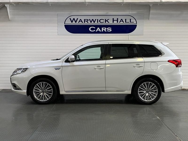 Used Mitsubishi Outlander P-HEV 2018 White Estate