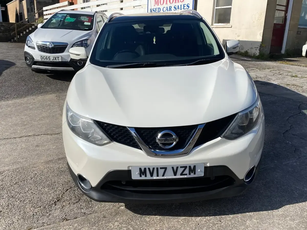 Used Nissan Qashqai N-Connecta 115 HP (84 kW) 2017 White SUV