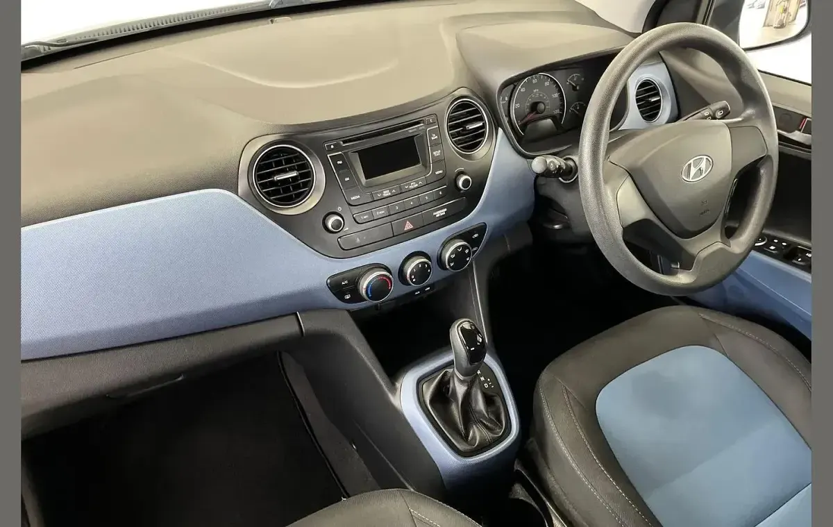 Used Hyundai i10 SE 86 HP (63 kW) 2016 Silver Hatchback