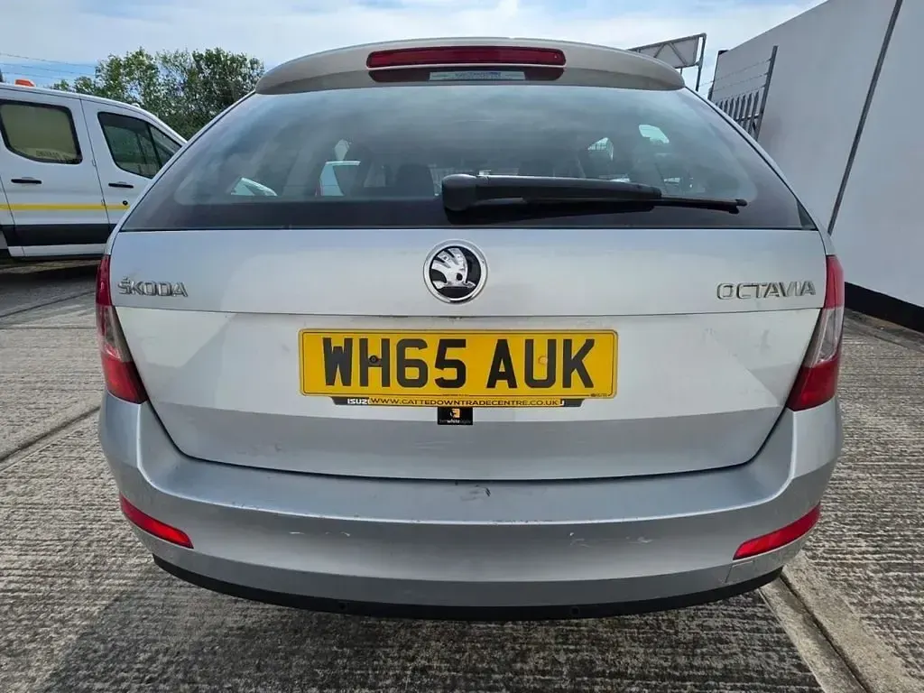 Używany Skoda Octavia SE 150 KM (110 kW) 2015 Srebrny Kombi