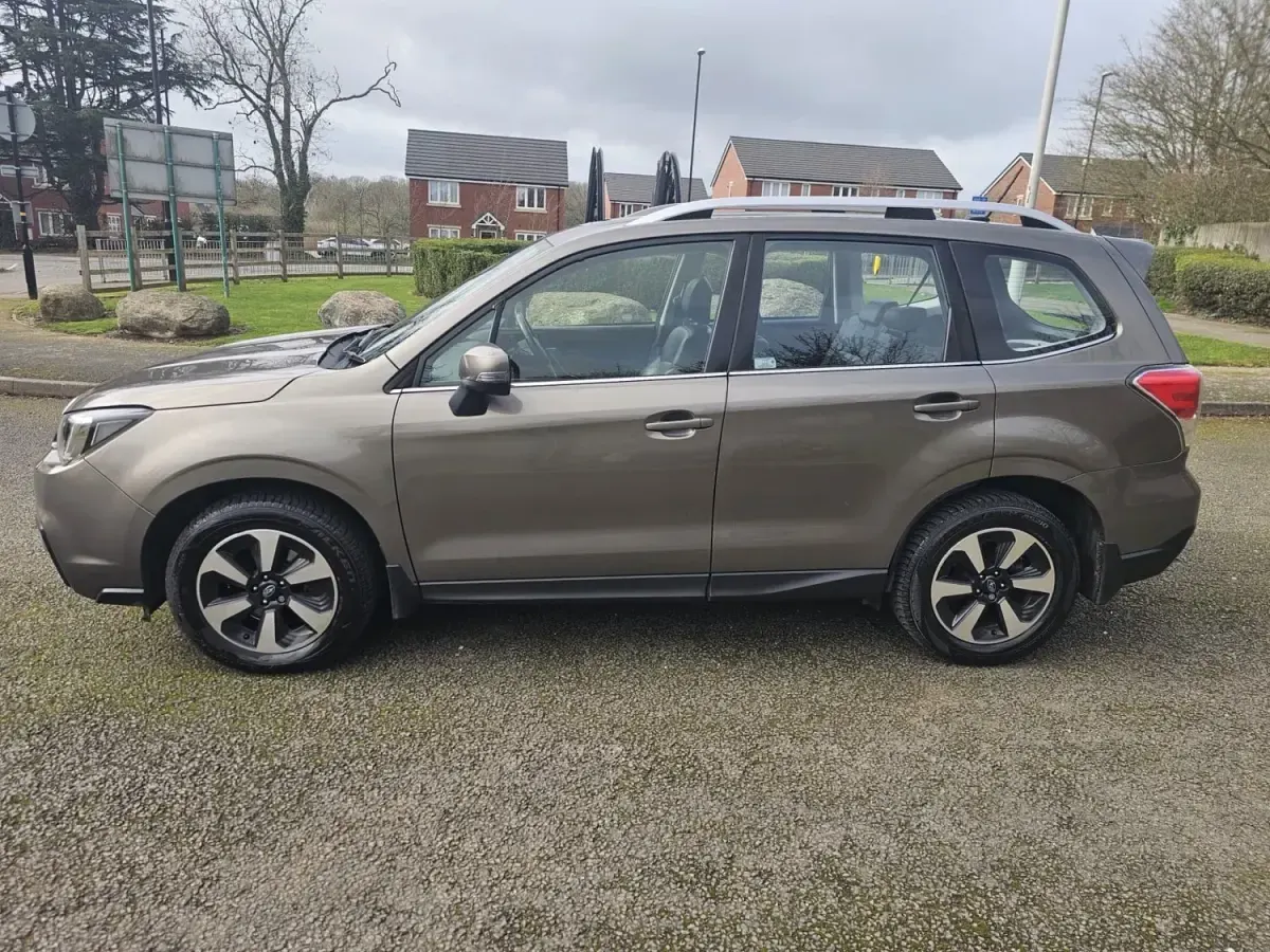 Usado Subaru Forester Premium 2016 Dourado SUV