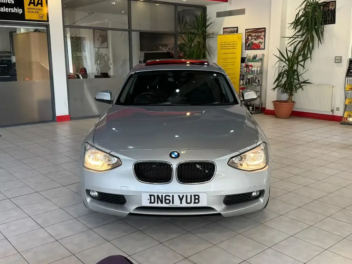 Used BMW 118 Basis 143 HP (105 kW) 2011 Silver Hatchback