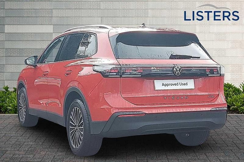 New VW Tiguan Match 150 HP (110 kW) 2025 Persimmon red SUV