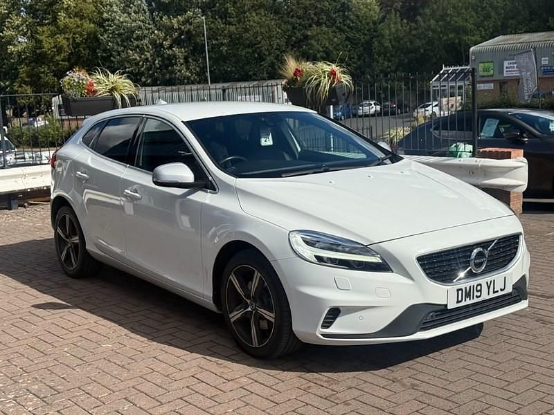 White Used 2019 Volvo V40 R-Design Estate | £12,259 (Fair price) - Image 1/4