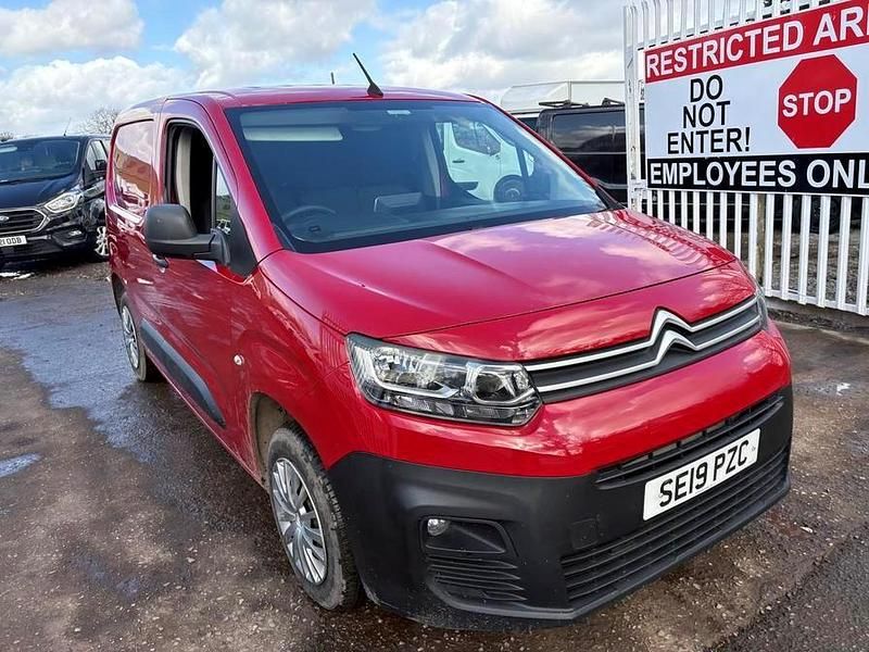 Used Citroën Berlingo 75 HP (55 kW) 2019 Red MPV