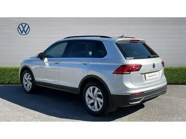 Begagnad VW Tiguan Life 150 HK (110 kW) 2021 Silver SUV