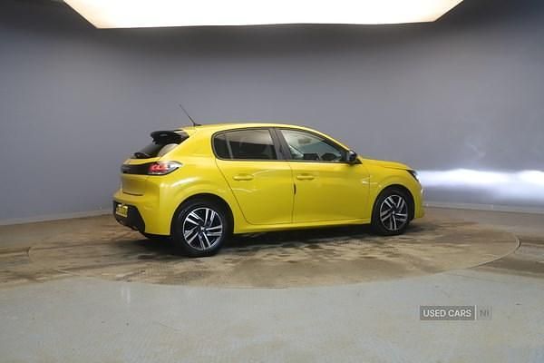 Used Peugeot 208 Active+ 74 HP (54 kW) 2024 Yellow Hatchback