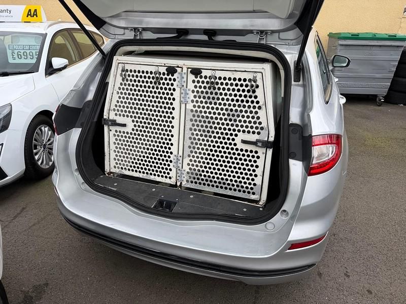 Usado Ford Mondeo Zetec 160 CV (117 kW) 2017 Plateado Familiar