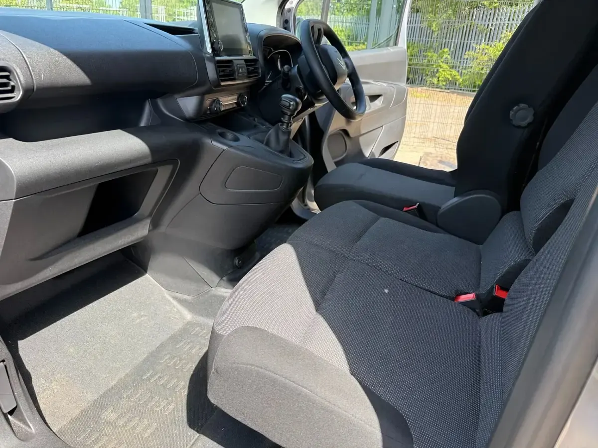 Used Citroën Berlingo 100 HP (73 kW) 2022 Grey MPV