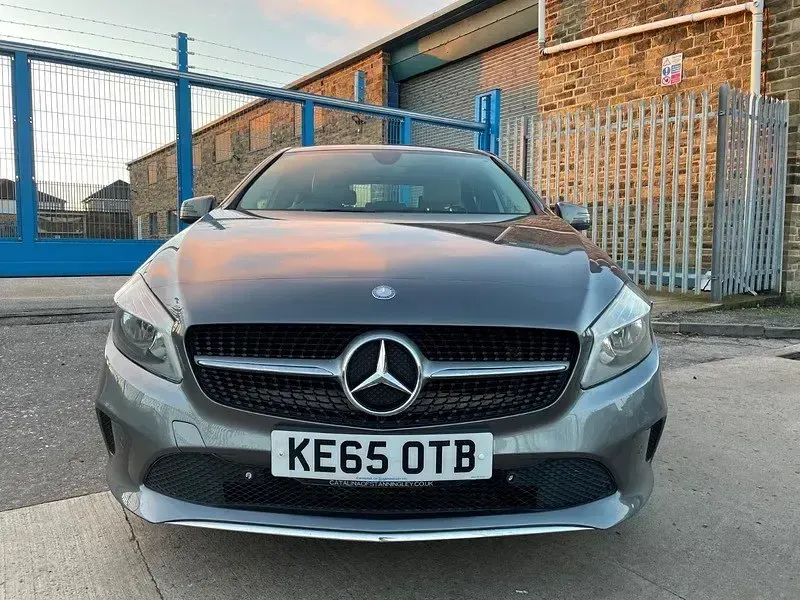 Usado Mercedes A180 Executive 2016 Cinzento Citadino