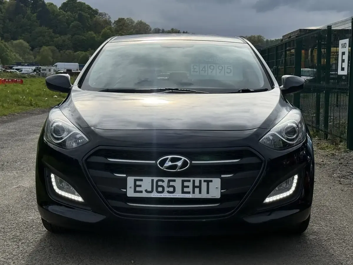 Used Hyundai i30 SE 100 HP (73 kW) 2015 Black Hatchback