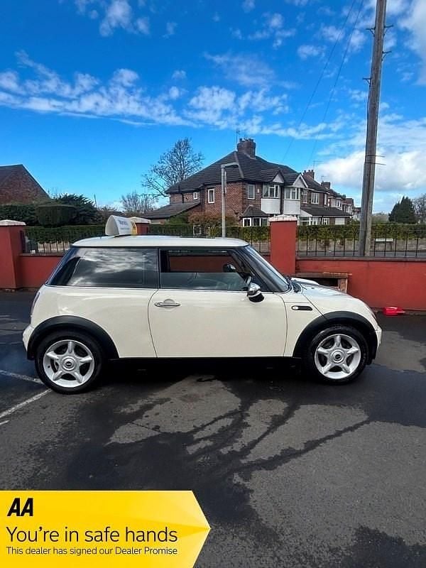 Used Mini ONE 2004 White Hatchback