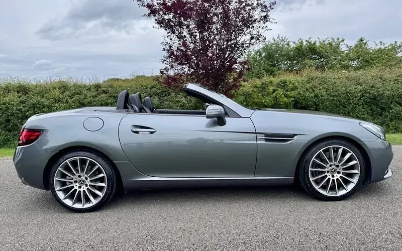 Usado Mercedes SLC300 AMG line 245 HP (180 kW) 2019 Cabrios