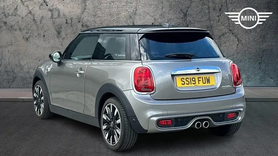Used Mini Cooper S Exclusive 192 HP (141 kW) 2019 Silver Hatchback