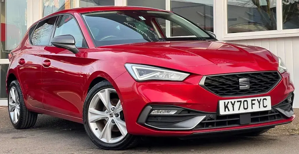 Begagnad Seat Leon FR 130 HK (95 kW) 2020 Röd Halvkombi