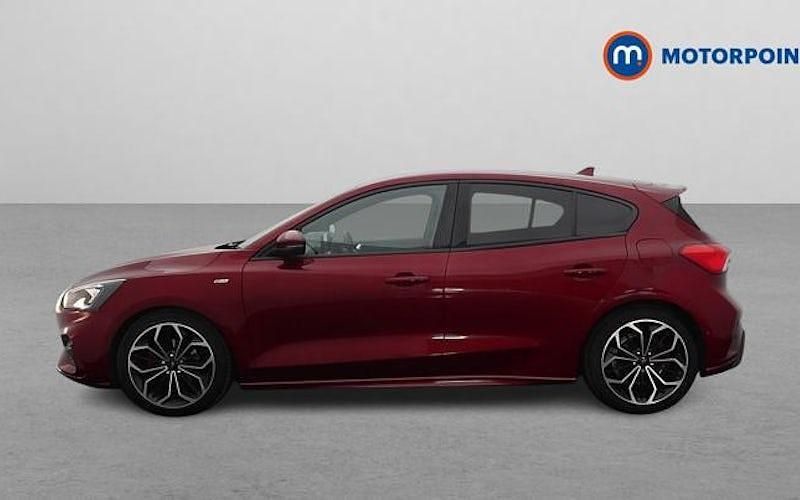 Used Ford Focus ST-Line X 120 HP (88 kW) 2019 Red Hatchback