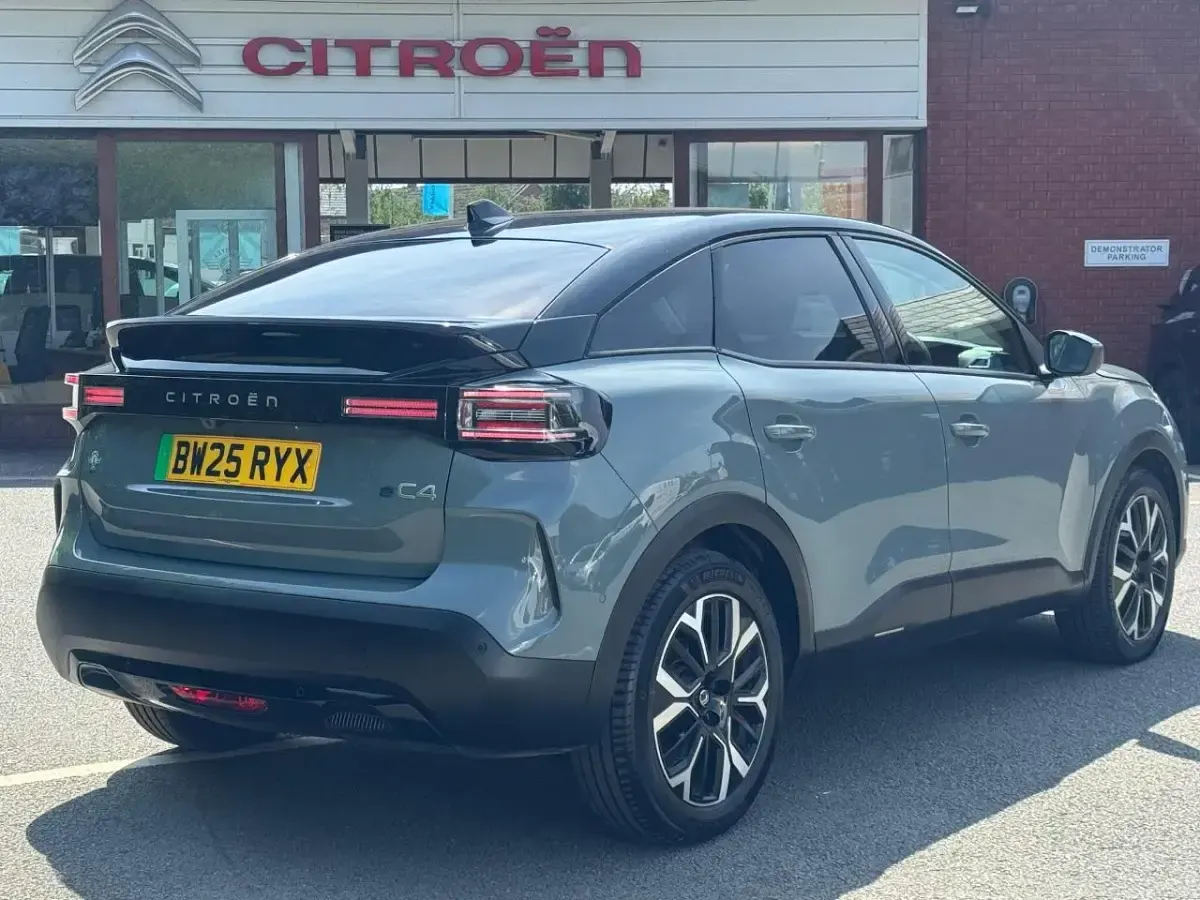 Used Citroën e-C4 114 kW (156 HP) 2025 Green Hatchback