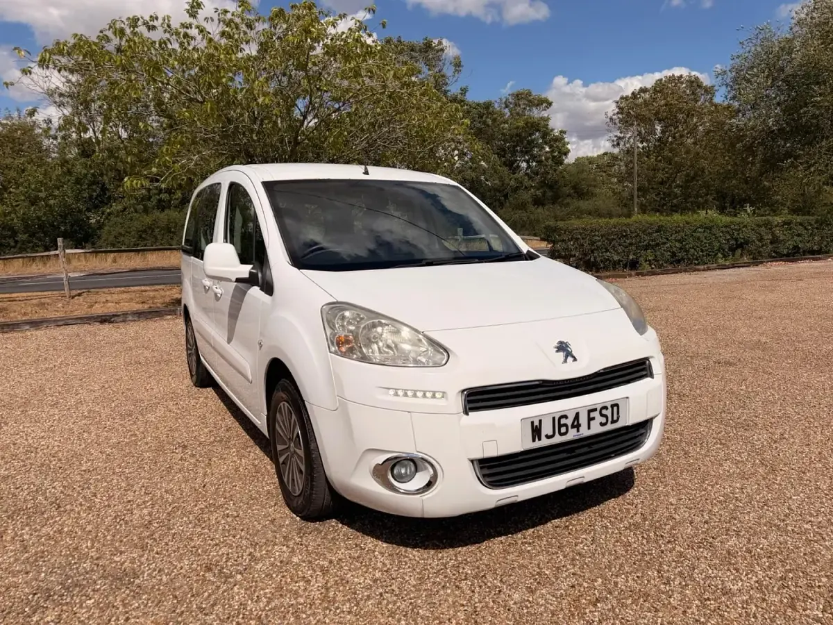 Used Peugeot TePee S 2014 White MPV