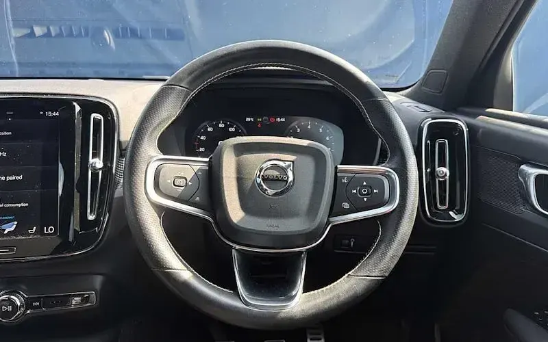Used Volvo XC40 R-Design 163 HP (119 kW) 2021 Silver SUV