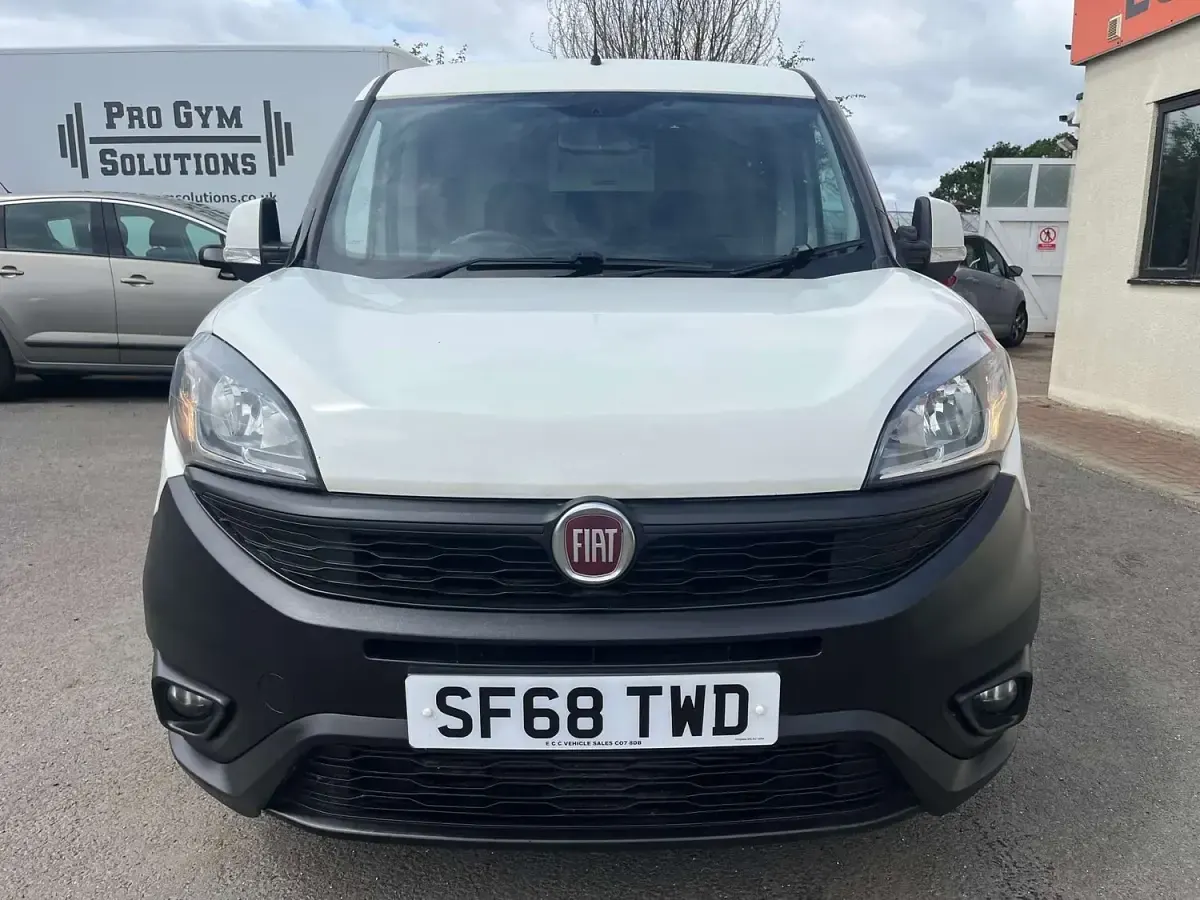 Used Fiat Doblò 95 HP (69 kW) 2018 White MPV