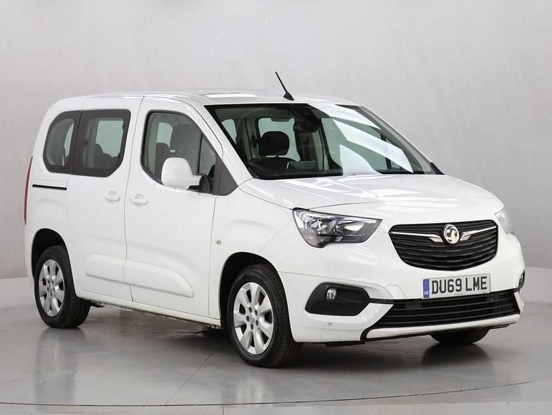 Used Vauxhall Combo S 100 HP (73 kW) 2019 White MPV