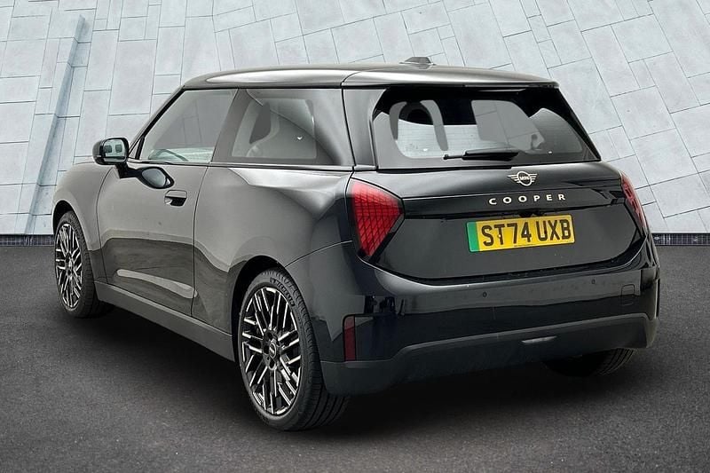 Used Mini Cooper Hatch 133 kW (181 HP) 2024 Black Hatchback