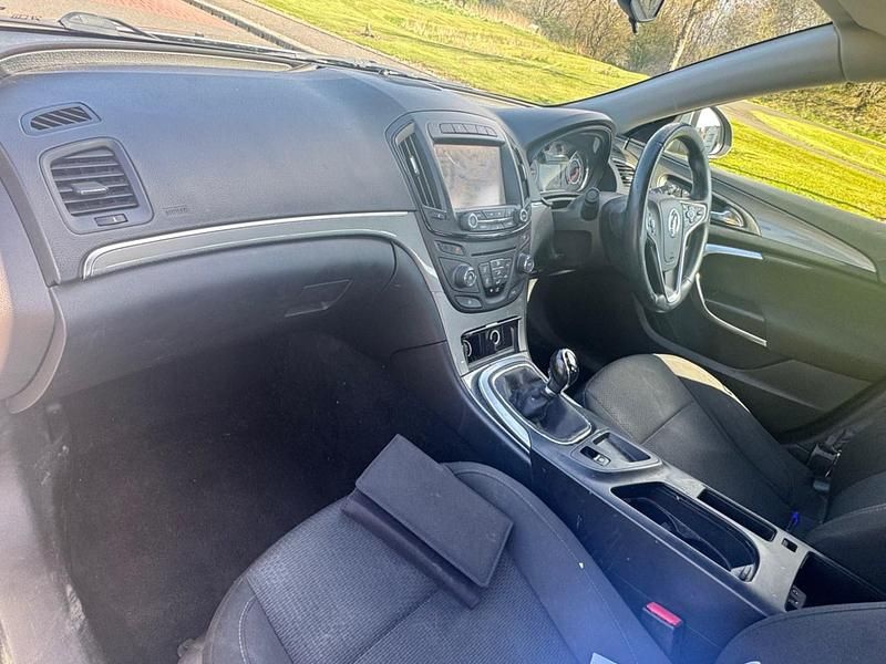 Second-hand Vauxhall Insignia Design Edition 2015 Argintiu Hatchback