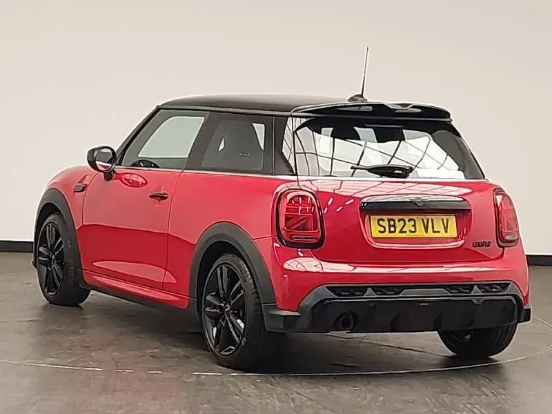 Usado Mini Cooper Sport 136 HP (100 kW) 2023 Vermelho Citadino