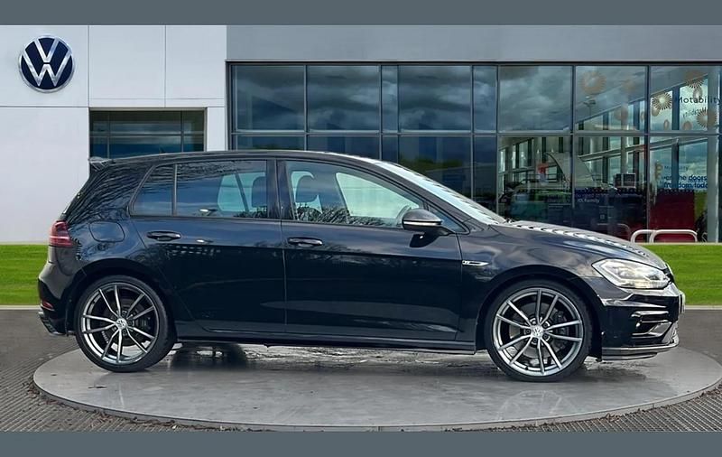 Used VW Golf VII R 300 HP (220 kW) 2019 Deep black pearl Hatchback
