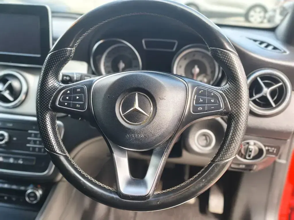 Used Mercedes CLA180 Shooting Brake 122 HP (89 kW) 2015 Red Estate